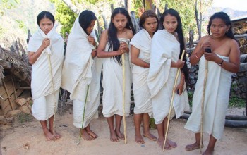 समाजको पुरानो संस्कार तोड्दै बुबाको काजक्रियामा ६ छोरी